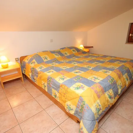 Apartamento With A Parking Space Rozac, - 7072