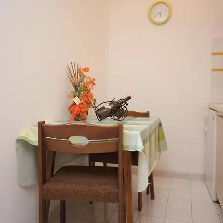 With A Parking Space Rozac, - 7072 Apartamento *
